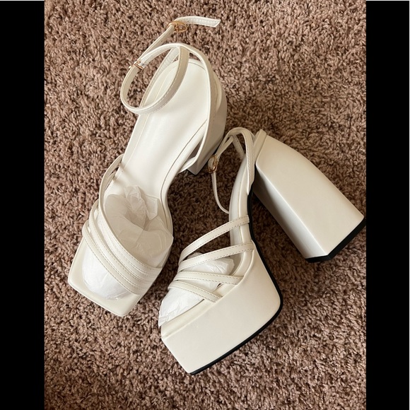 White platform sandals - Picture 2 of 6